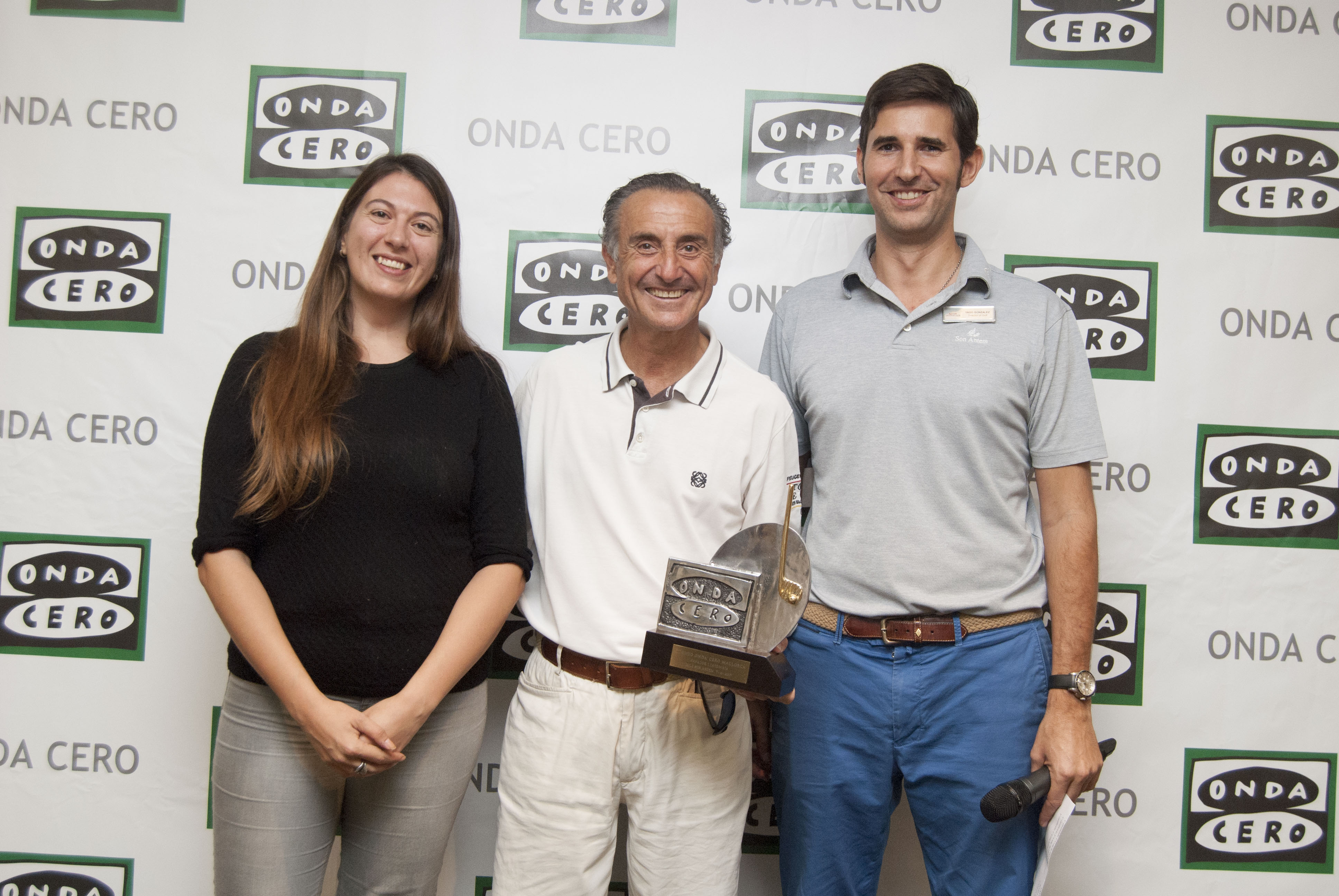 Carlos Roldán ganador 1ª con Izaskun Goya de Onda Cero y Yago González de Golf Son Antem